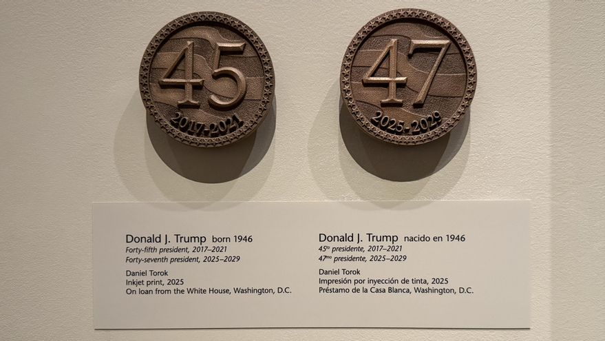 Etiqueta del retrato de Trump en la Portrait National Gallery.