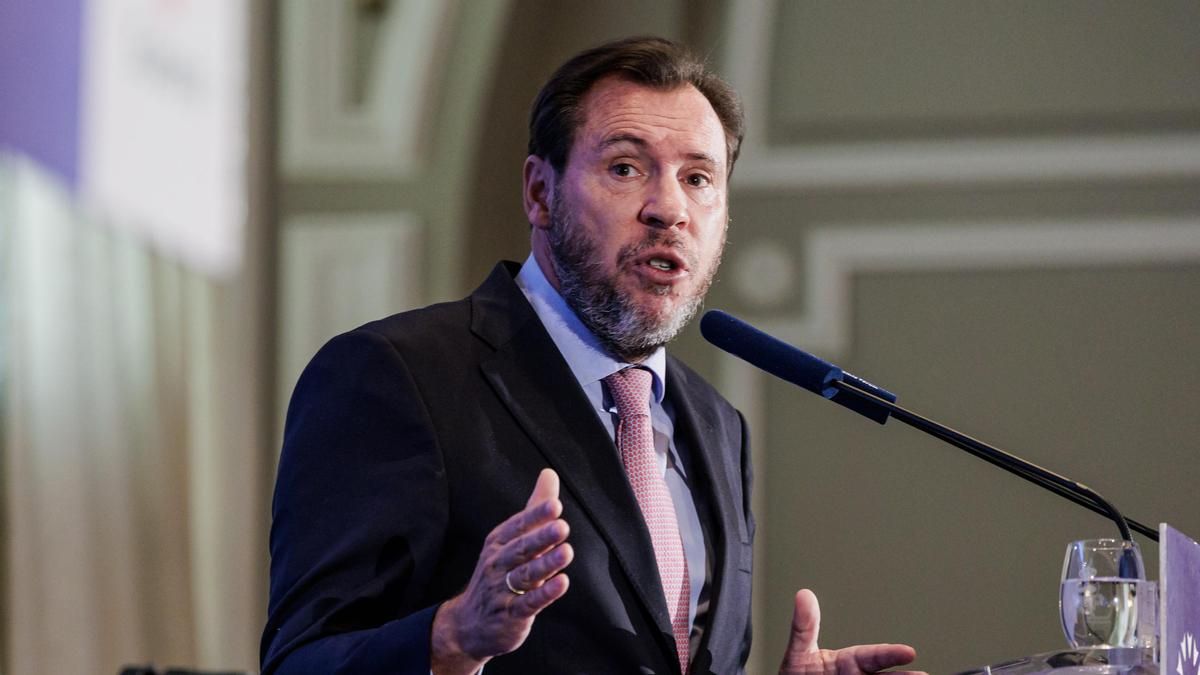 Óscar Puente: "Tenemos una necesidad urgente de trenes de alta velocidad"