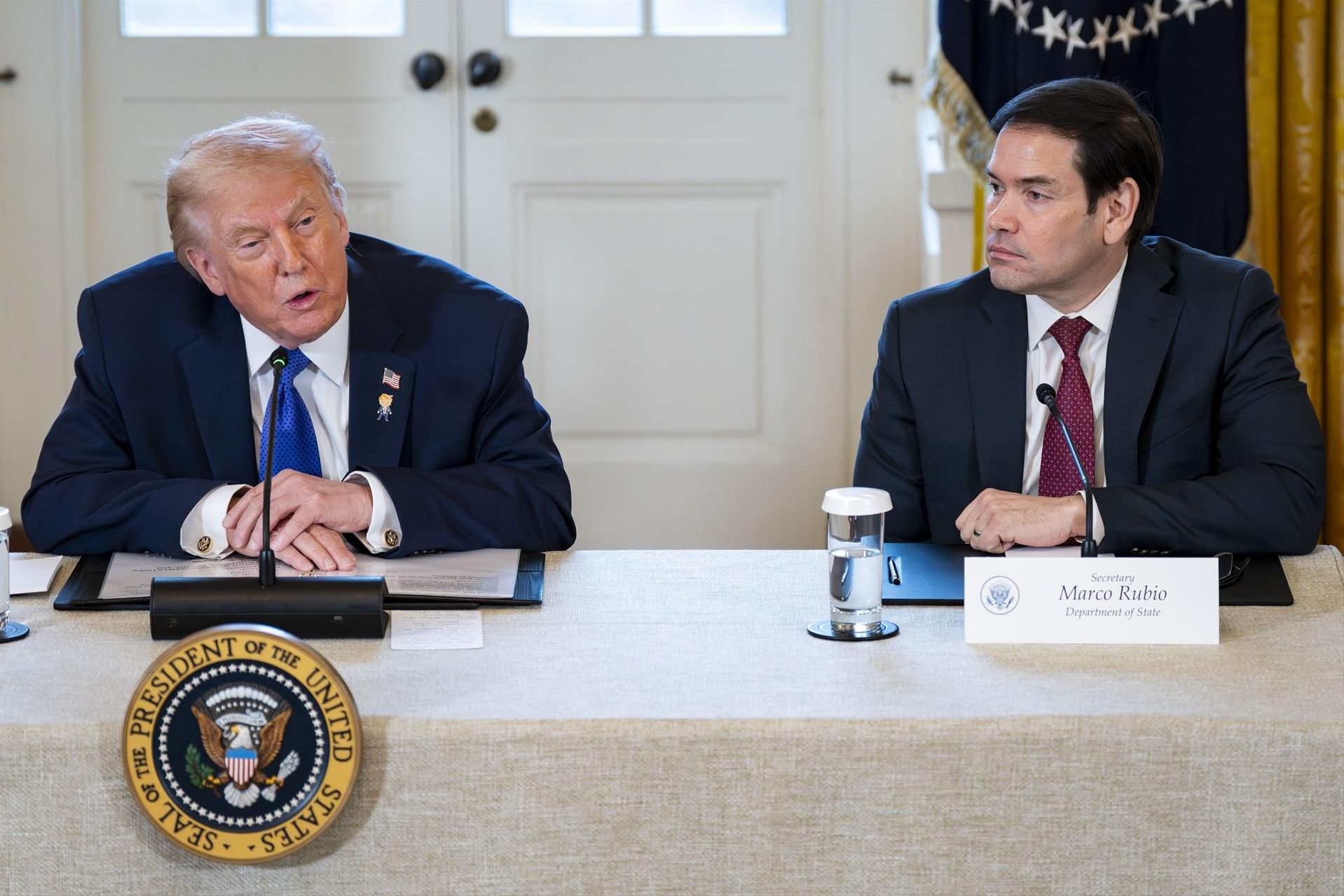 El presidente Donald Trump (izq) y el secretario de Estado de EEUU, Marco Rubio, en la Casa Blanca, el 9 de enero de 2026.