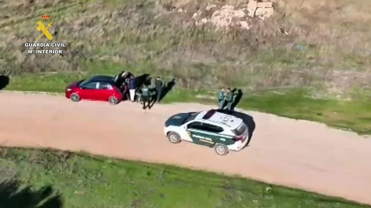 La Guardia Civil localiza a una persona intentando grabar la zona del accidente de Urda (Toledo) con un dron.
