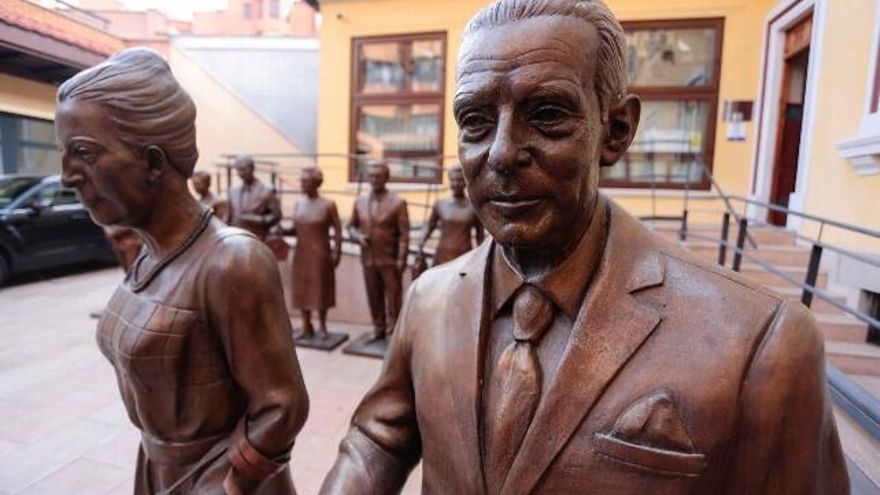 Escultura de Pablo Díez, fundador de la Cervecería Modelo. // Campillo / ICAL .