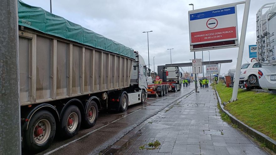Transportes descarta el túnel para mejorar los accesos al puerto de Gijón para no poner en riesgo 150 viviendas