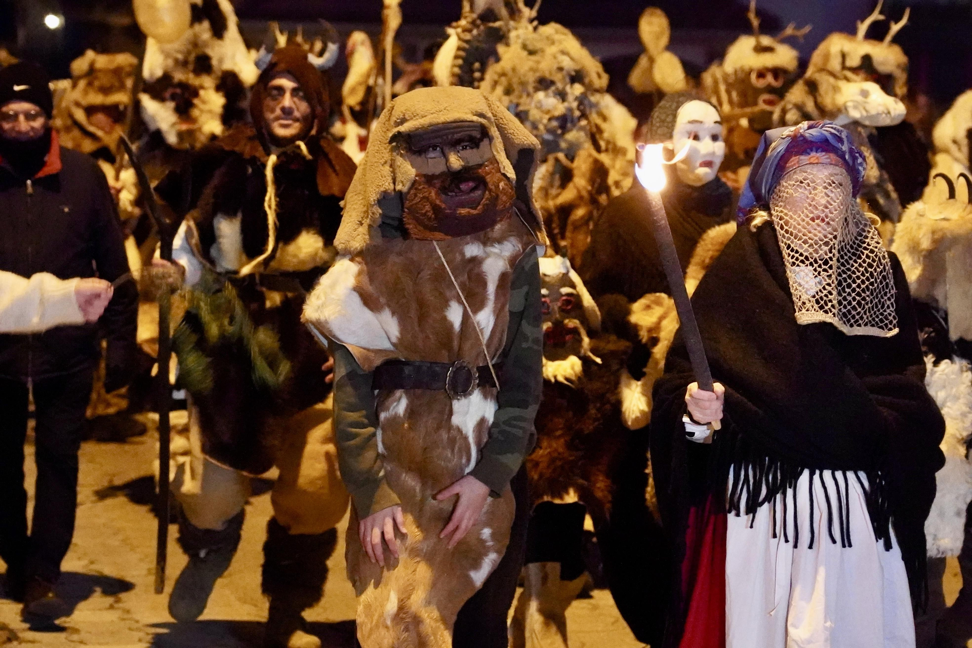 La Mojiganga saca a las calles de Riaño su tradicional antruido. Campillo. Agencia ICAL