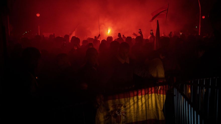 Dos semanas mirando de reojo al que enciende la bengala roja en Ferraz