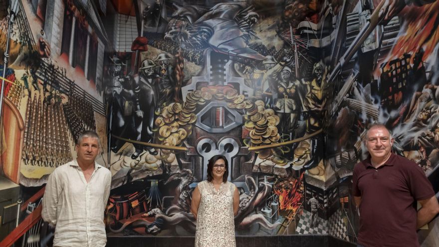 Joan Ramón Escrivà, la directora Nuria Enguita y Josep Salvador en la presentación de la exposición.