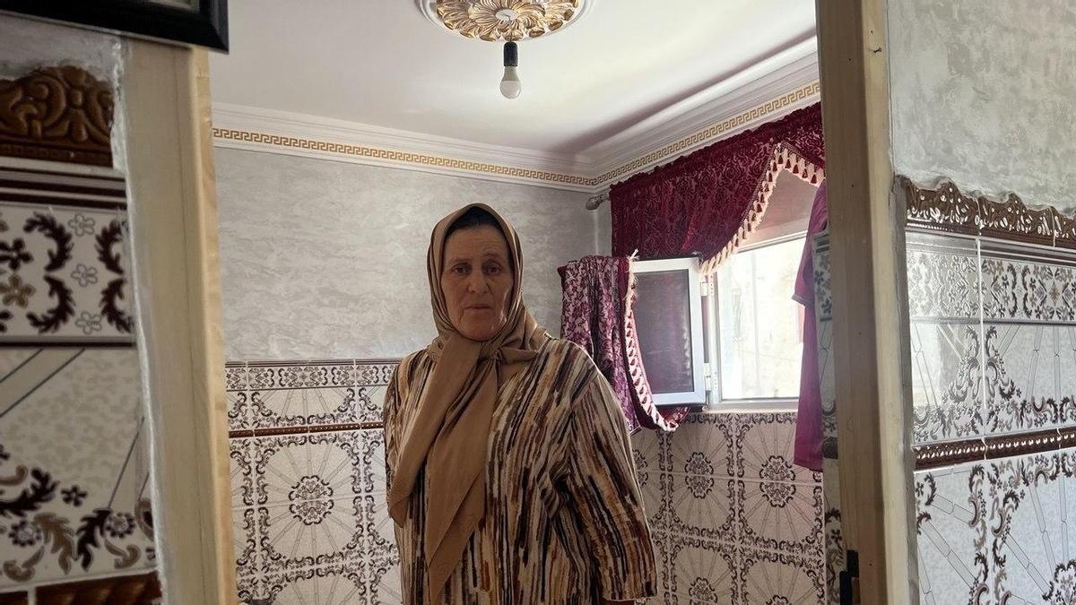 Jamilla, la madre de Faten, en la habitación de su hija.