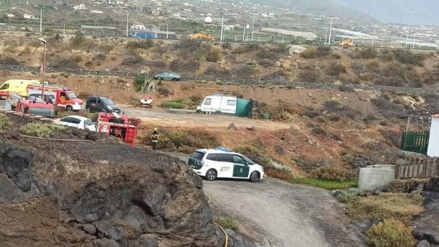 Los bomberos sofocan un incendio en una vivienda de La Bajita