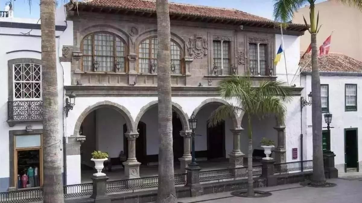 Santa Cruz de La Palma revoca la Medalla de Oro de la Ciudad a Francisco Franco y Blas Pérez González a propuesta del PSOE
