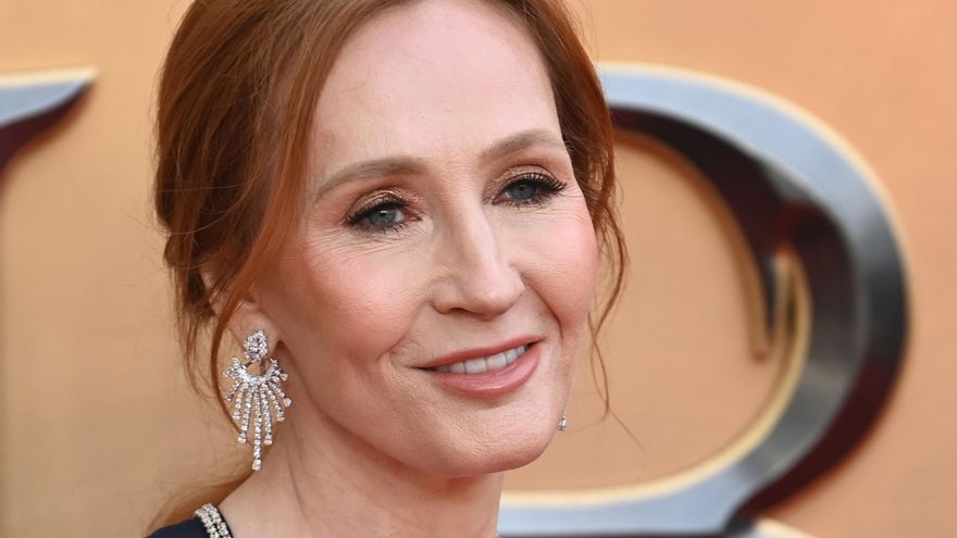 J.K. Rowling dice que Emma Watson es una "ignorante" por desacuerdo sobre los trans