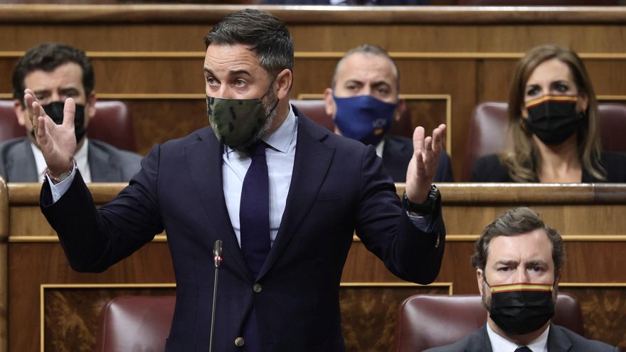 El líder de Vox, Santiago Abascal, interviene en una sesión de control al Gobierno en el Congreso de los Diputados, a 20 de octubre de 2021, en Madrid, (España).