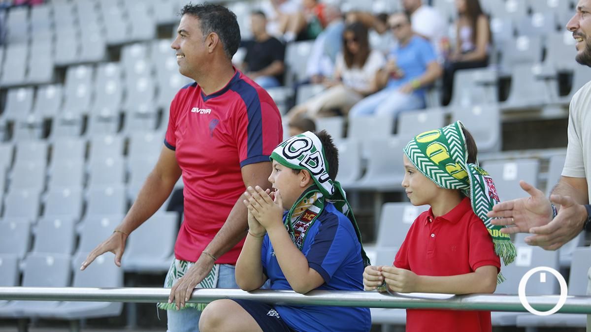 Grada Blanquiverde del encuentro entre el Córdoba CF y AD Mérida