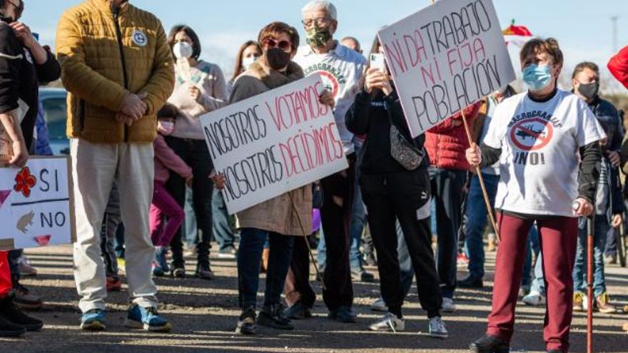 Castilla-La Mancha anuncia una moratoria "inmediata" con rango de ley en la implantación de macrogranjas