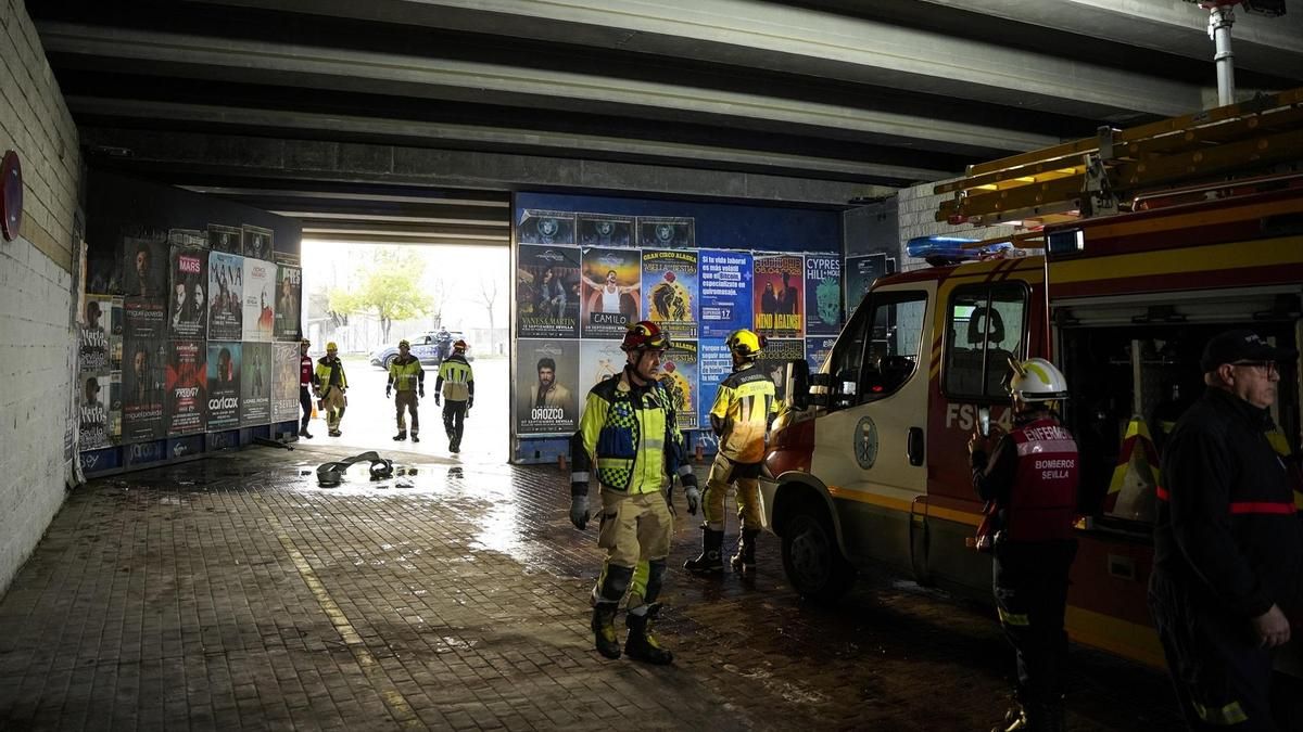 Cierre de las compuertas del muro de defensa en marzo de 2025.