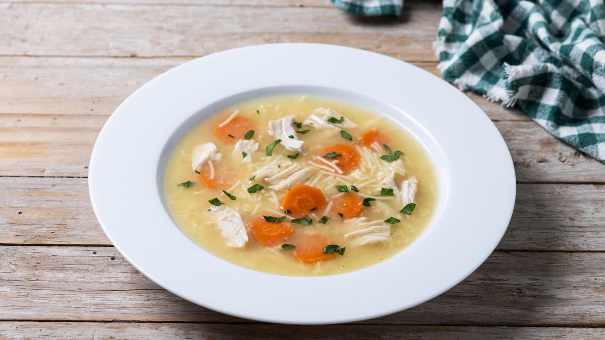 Sopa de pollo y verduras