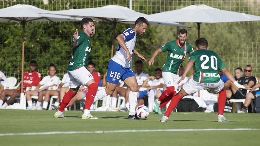 Un correoso CD Tenerife cede por la mínima frente a todo un Primera