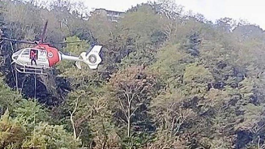 Un helicóptero de la Ertzaintza en una operación de rescate