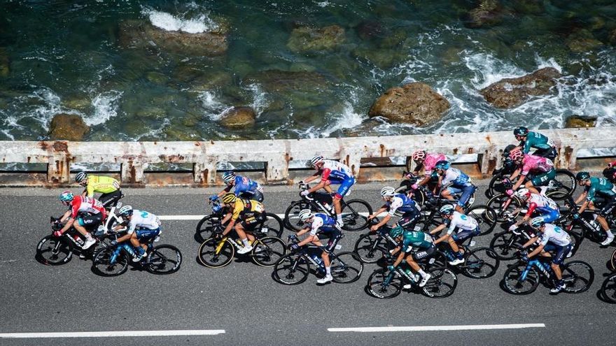 La costa vasca al paso del pelotón