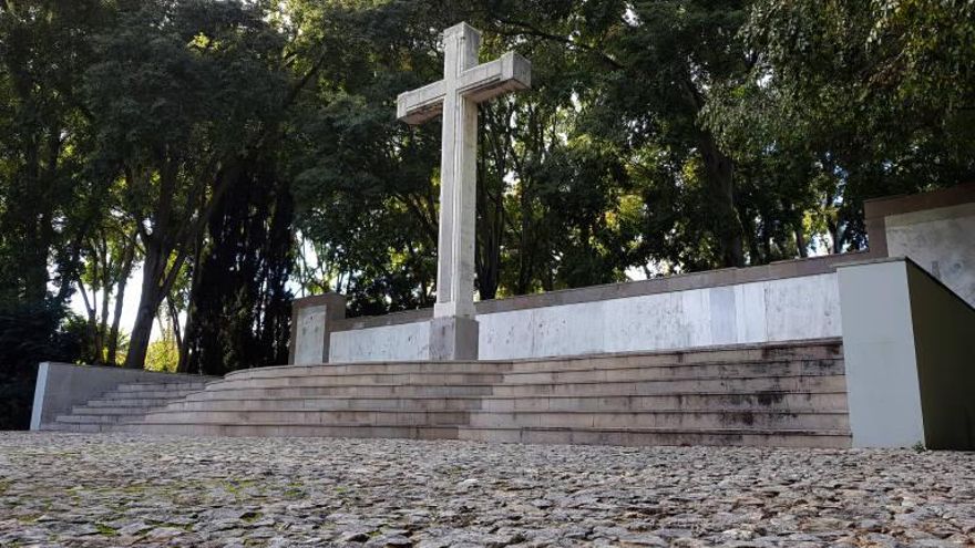 Una entidad ultra recurre el derribo de la cruz franquista de Castelló: "Es propio de terroristas"