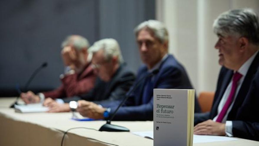 Presentación del libro 'Repensar el futuro. Tendencias y desafíos de una economía pos-COVID’ que coordinan dos profesores de la Universidad de Alcalá