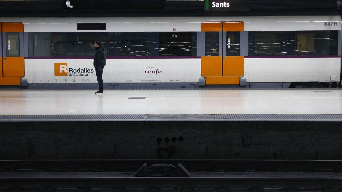Un desprendimiento de tierra en Sant Feliu (Barcelona) interrumpe la R4 de Rodalies entre Martorell y l'Hospitalet