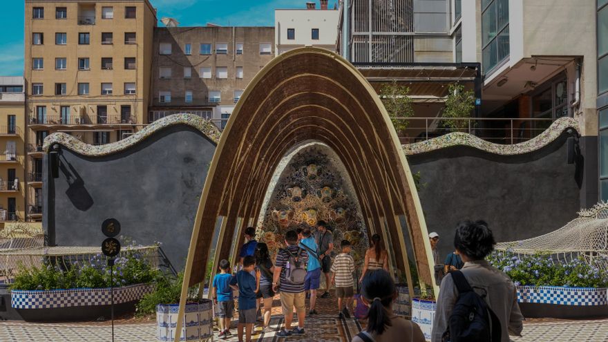 La icónica Casa Batlló de Gaudí recupera el aspecto original de su fachada oculta