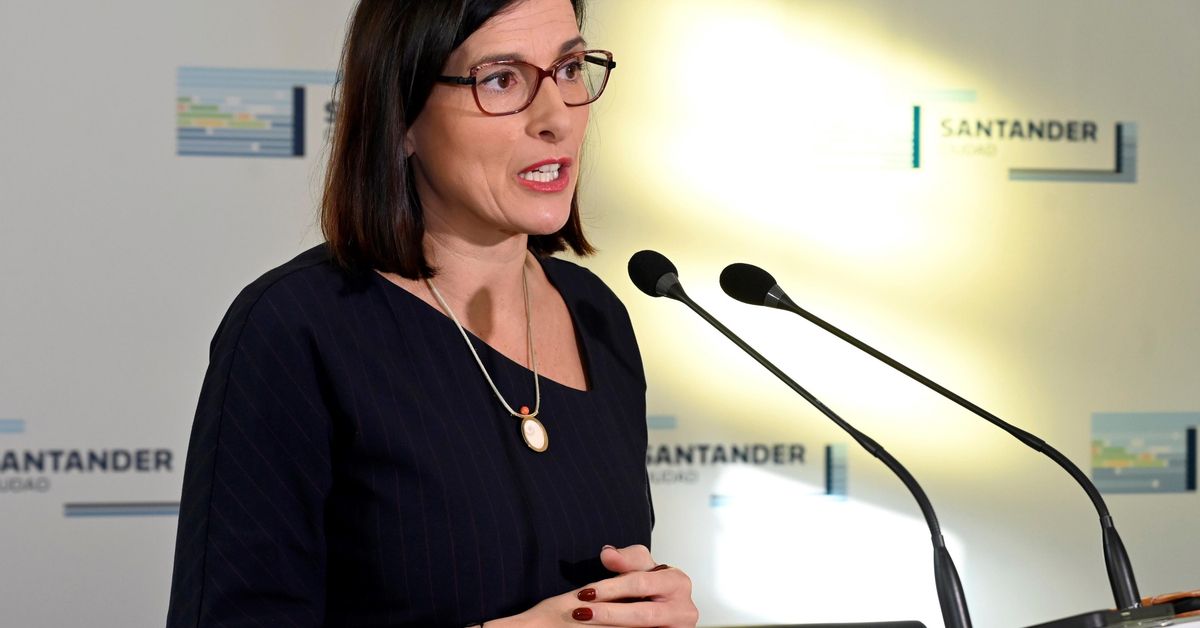 El PSOE pide la dimisión de la alcaldesa de Santander por haber falseado más de una década su currículum