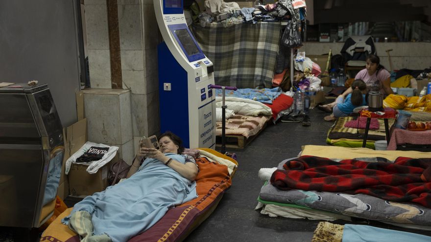 Explosiones, incertidumbre y cuerpos de soldados rusos exhumados en Járkov EFE/ Orlando Barria