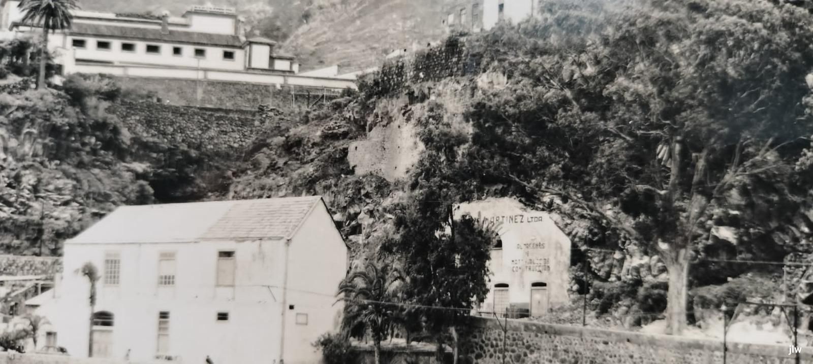 Las Cuevas del Degredo están estrechamente vinculadas a la historia del puerto de Santa Cruz de La Palma y aparecen documentadas desde el siglo XVI.