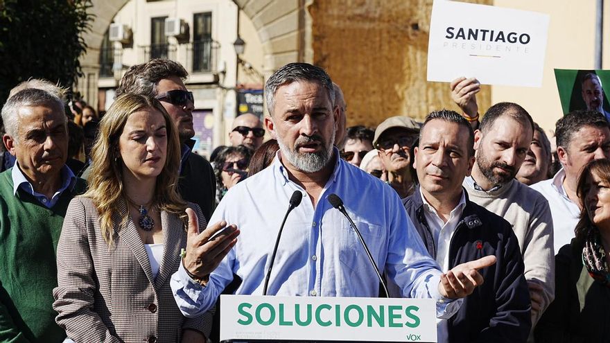 El presidente de Vox, Santiago Abascal, durante un acto en Plasencia en la Puerta del Sol, a 27 de octubre de 2026, en Plasencia, Cáceres, Extremadura (España).