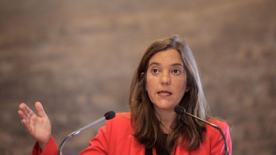 La alcaldesa de A Coruña aparta a la edil de Empleo por "su nula dedicación"