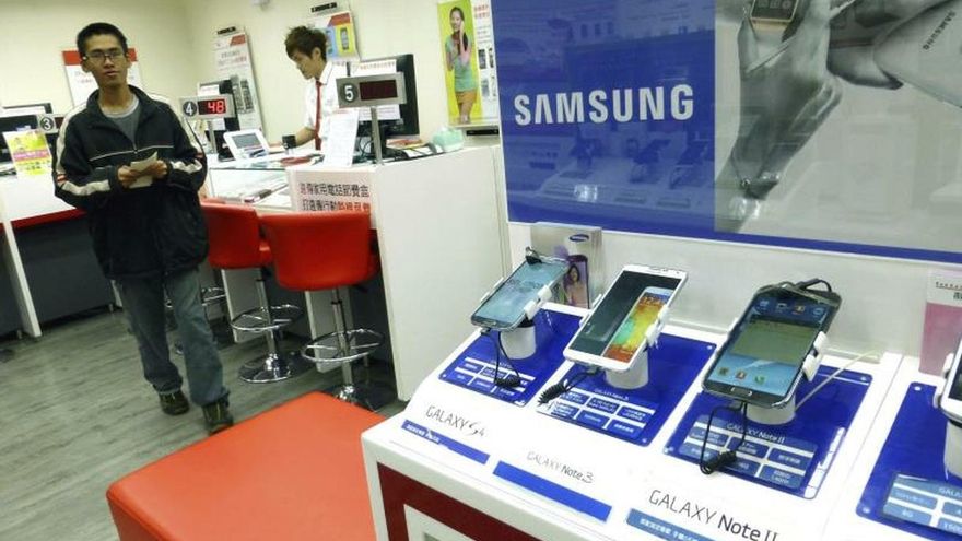 Imagen de tienda con productos Samsung. EPA/DAVID CHANG/Archivo