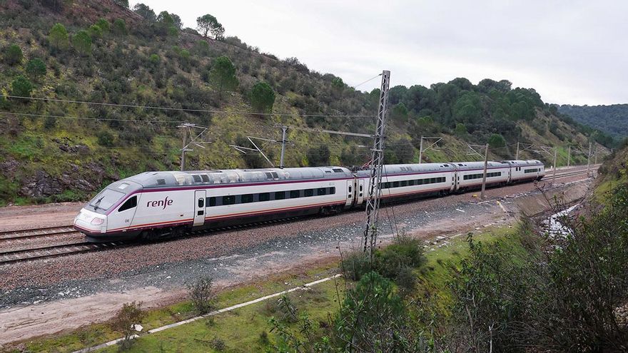 El maquinista de un Alvia que pasó antes del accidente de Adamuz notó una "ligera vibración" a la que no dio importancia