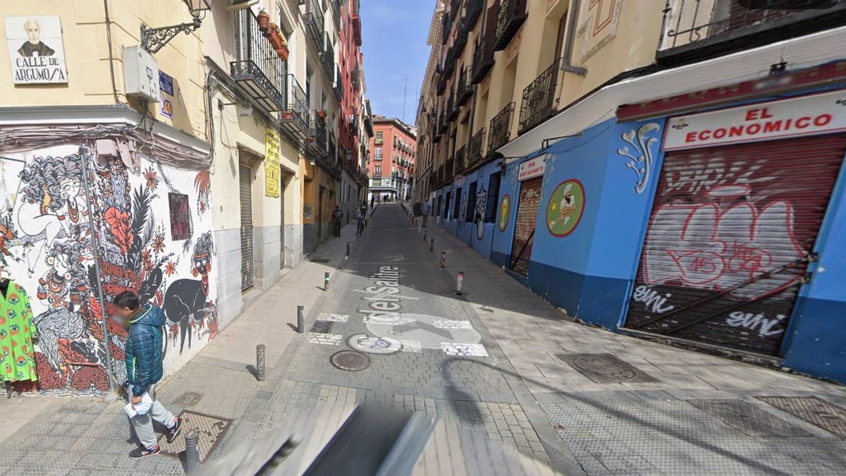 Un hombre pierde cuatro dedos en Lavapiés al explotar el material que manipulaba