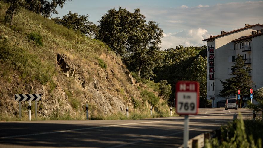 Tramo de la N-II entre la Jonquera y Figueres. Al fondo, el burdel Madam's