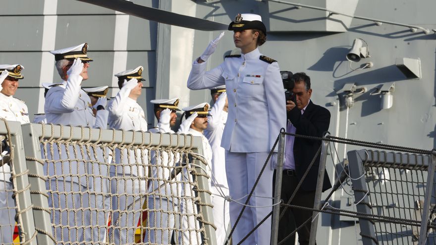 Leonor amplía su formación naval en unas maniobras de la Armada Española con munición real