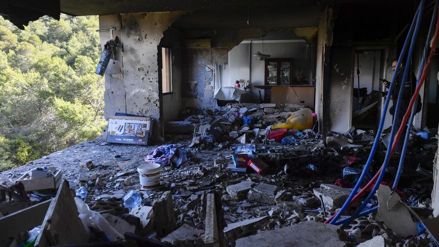 Un apartamento dañado tras un bombardeo israelí nocturno que impactó en un edificio en Bshamoun, al sureste de Beirut, Líbano, el 24 de marzo de 2026.