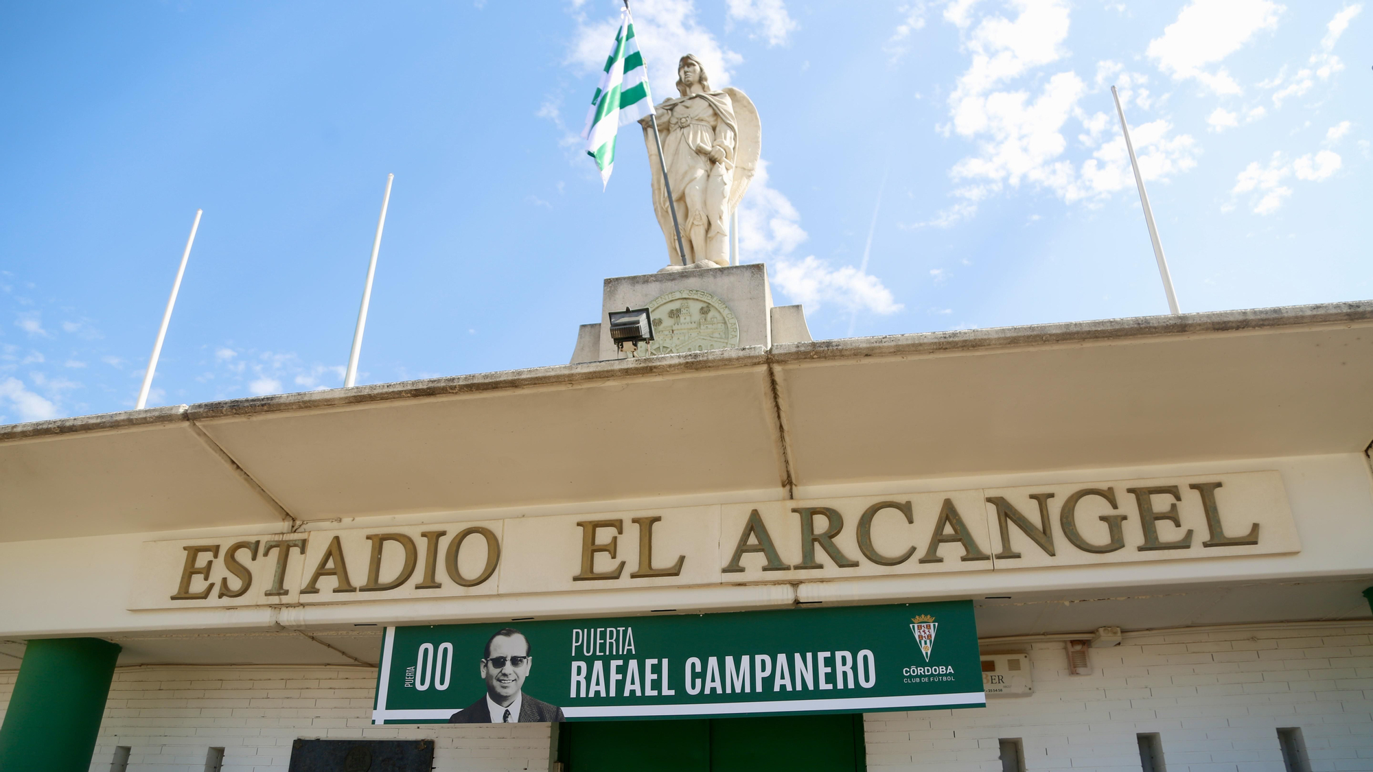 Homenaje a Rafael Campanero en la Puerta 0 de El Arcángel