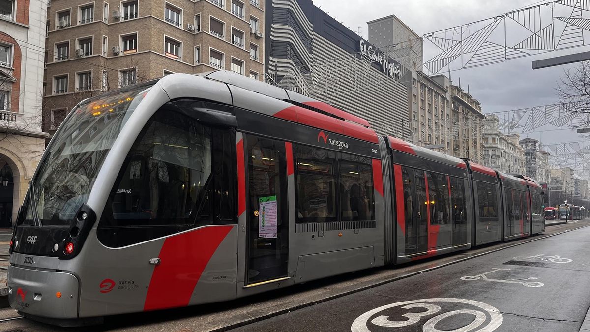 Un convoy de la primera línea del Tranvía de Zaragoza.