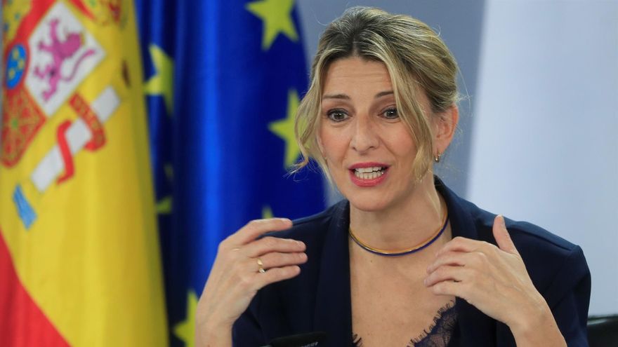La vicepresidenta segunda del Gobierno y ministra de Trabajo, Yolanda Díaz, en rueda de prensa tras la reunión del Consejo de Ministros, este martes en el Palacio de la Moncloa.