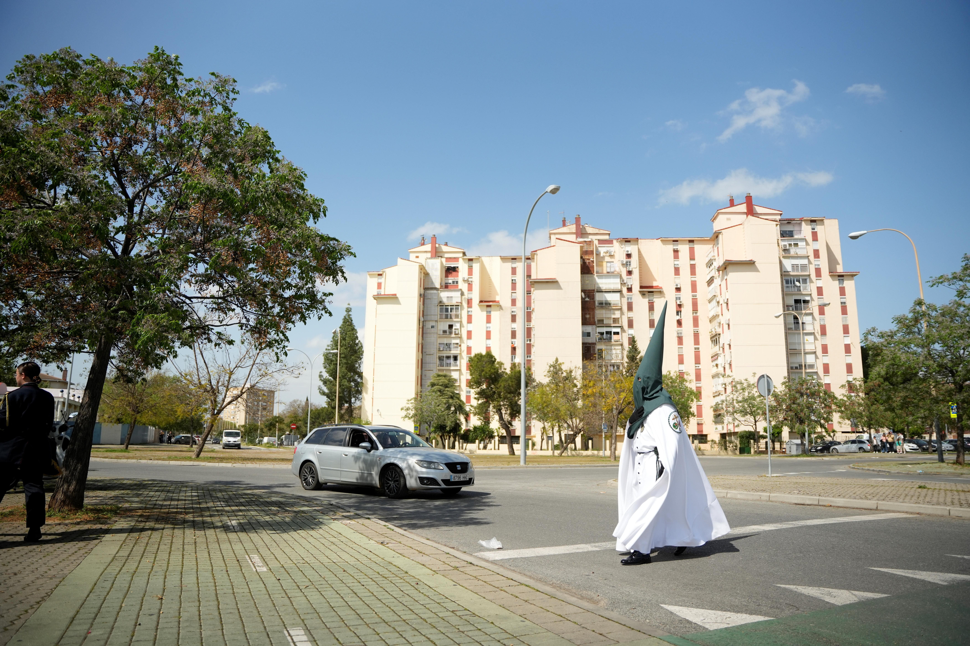 Día histórico en las Tres Mil Viviendas: primera salida procesional de la Hermandad de Bendición y Esperanza