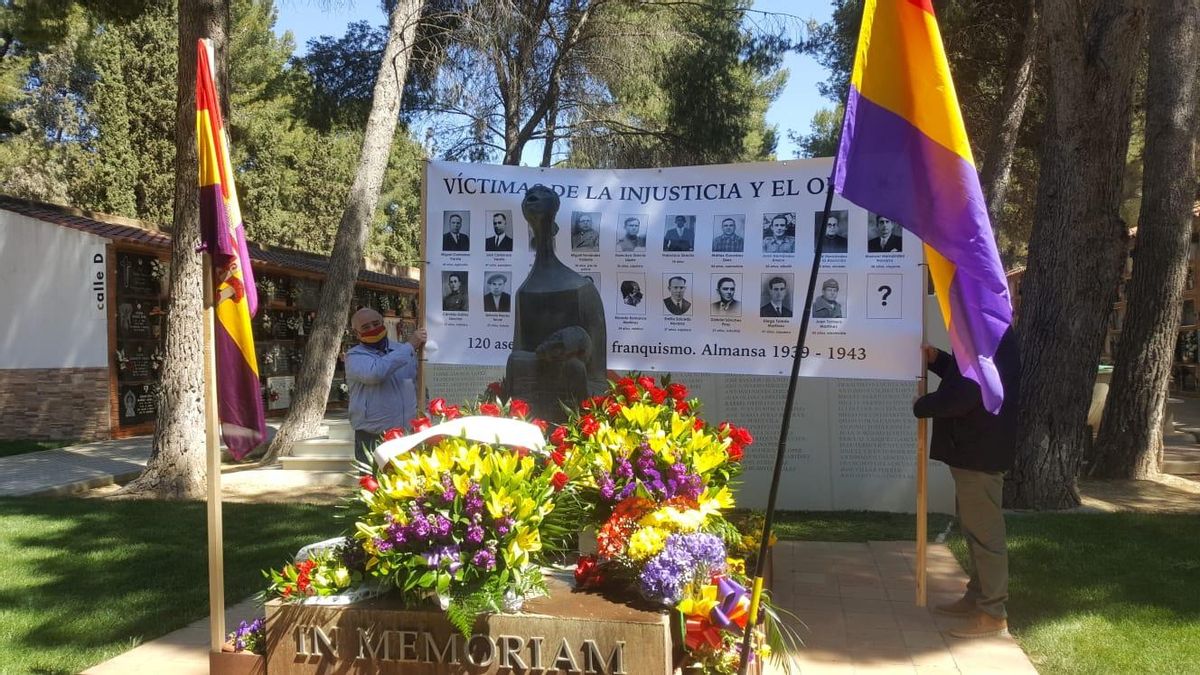 GALERÍA | "Y mi nombre casi se quedó en el olvido": solemnes homenajes a las víctimas de la represión y a la memoria histórica