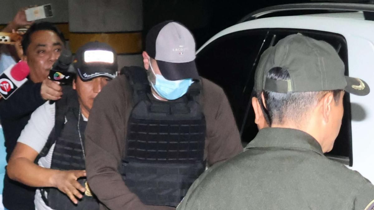 El argentino Fernando Cerimedo, imputado por la Fiscalía de Bolivia por el presunto delito de feminicidio en grado de tentativa e investigado por presunto enriquecimiento ilícito, fue captado el pasado 20 de agosto, al ser trasladado a una audiencia cautelar, en Santa Cruz (Bolivia).