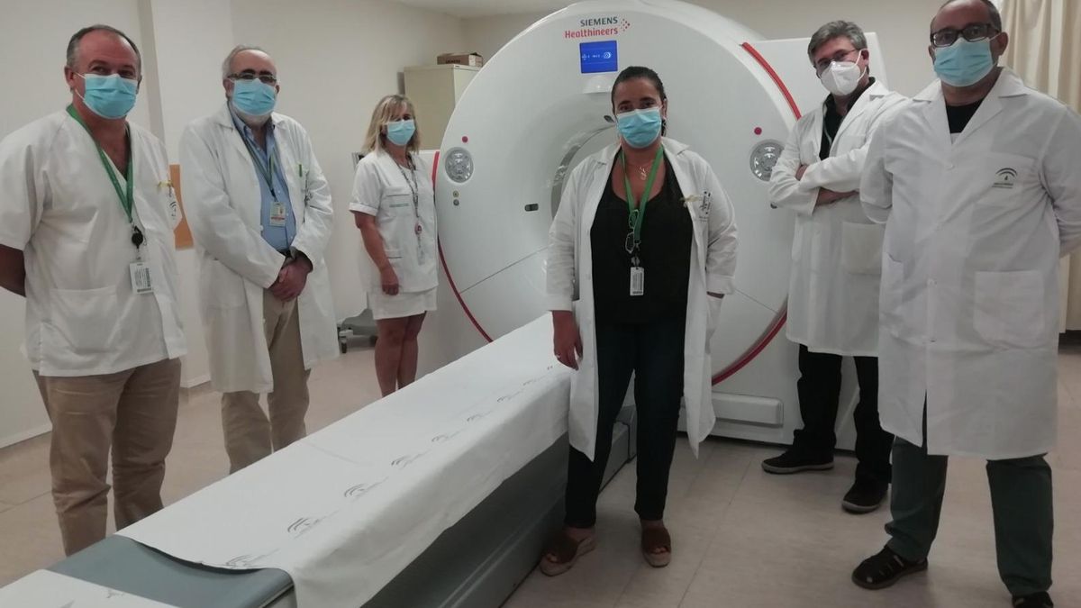 Andalucía amplió un año su contrato con la privada para pruebas de cáncer nueve días antes de adquirir el equipo para hacerlas en la pública