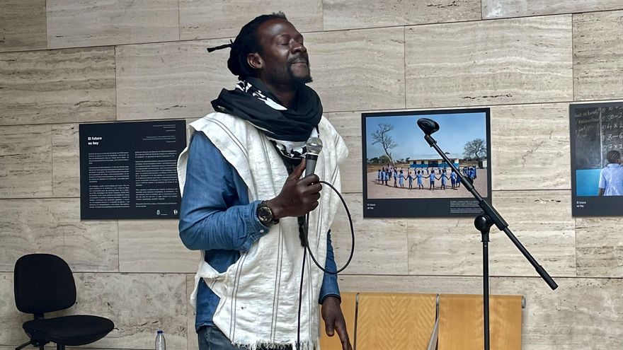 El cantante senegalés Baba Sall en una actuación en la Universidad de La Laguna