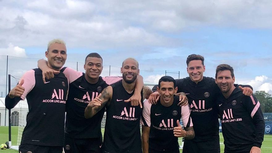 Messi ya se entiende con Neymar y Mbappé en el PSG y podría debutar el viernes ante Brest