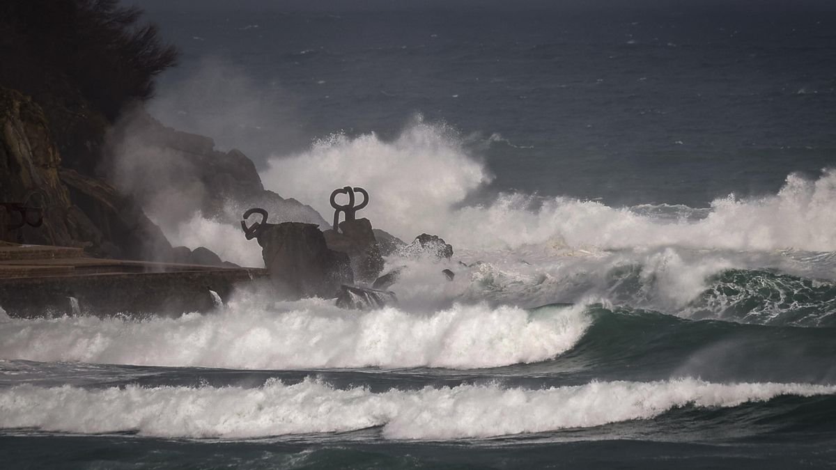 La borrasca Austen estropea el viernes con olas de más de siete metros y fuertes vientos en el norte