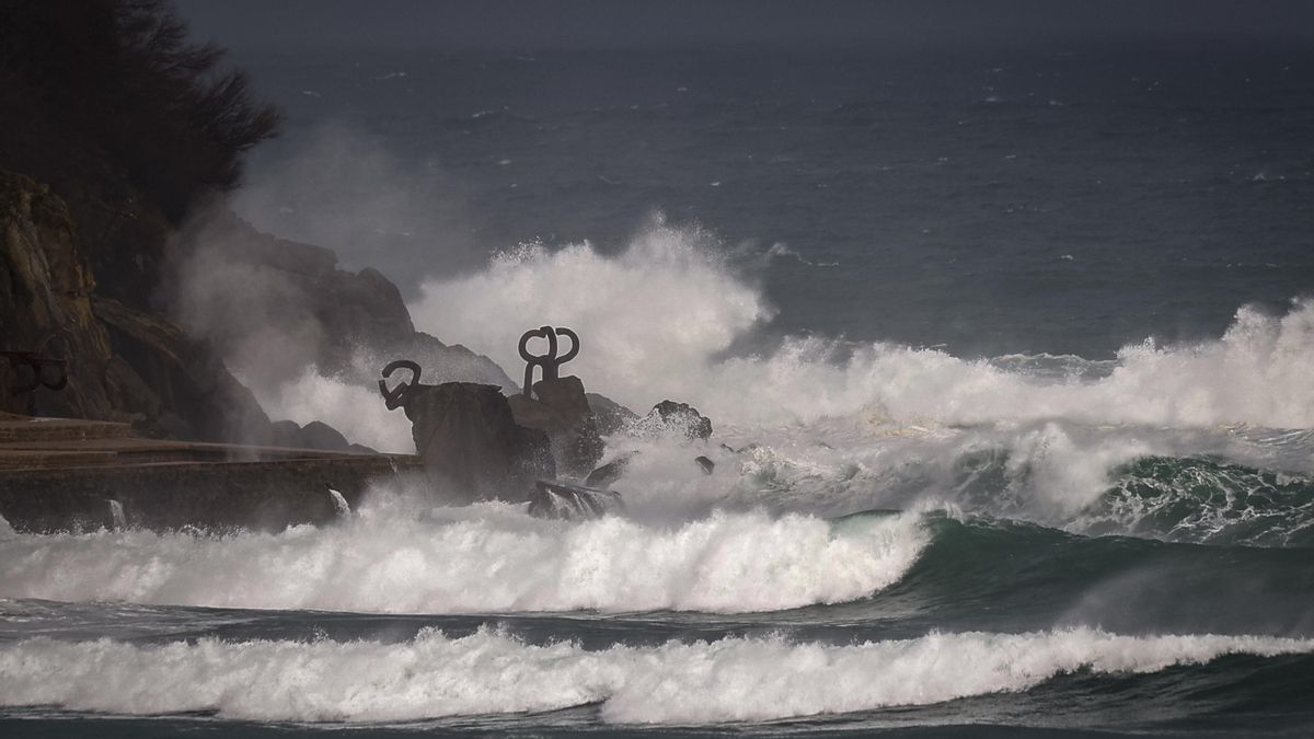 La borrasca Austen estropea el viernes con olas de más de siete metros y fuertes vientos en el norte
