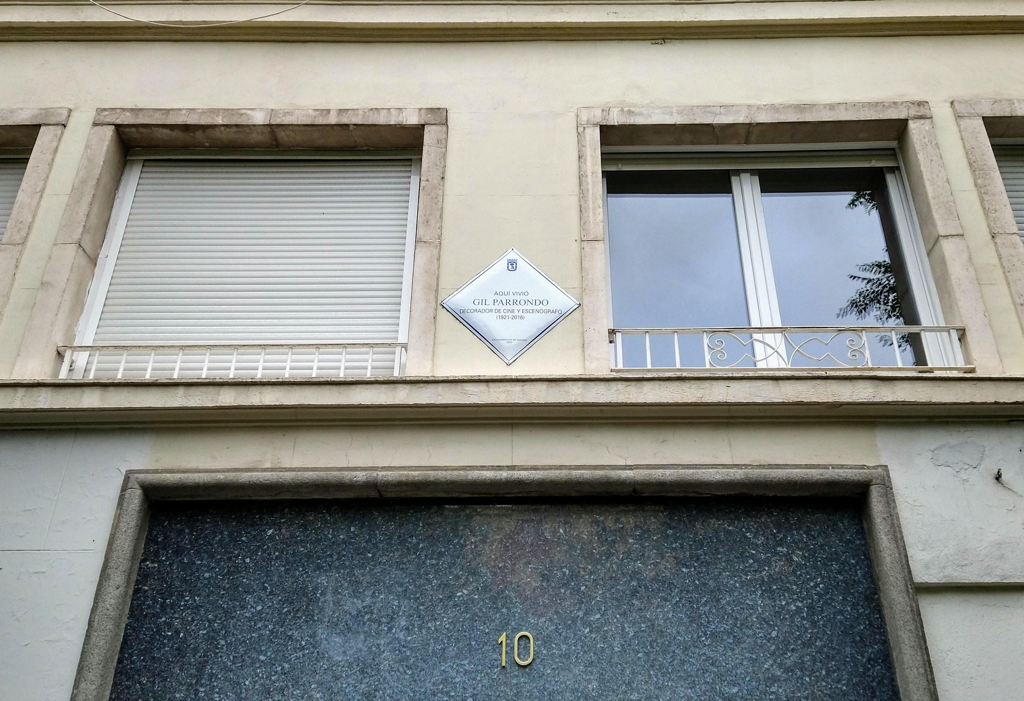 Detalle del lugar donde se colocó la placa en honor a Gil Parrondo