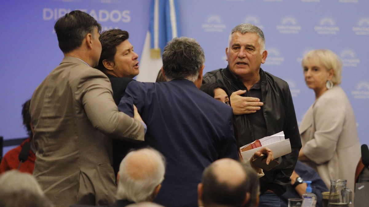 El peronista "Paco" Manrique y el karinista Sebastián Pareja casi se agarran a piñas