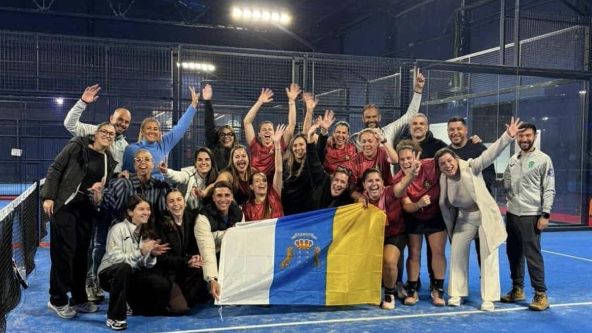 Villa de Mazo celebra la victoria del CD Pádel Mazo-Salemera como campeonas nacionales